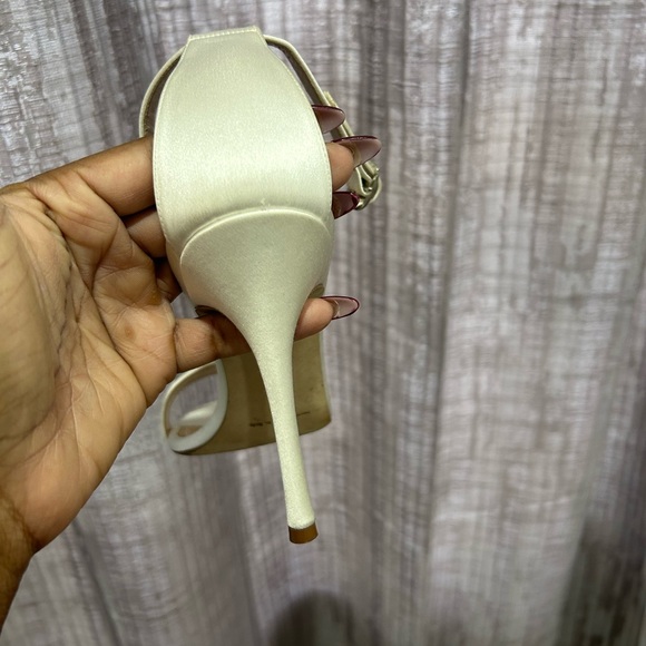 Manolo Blanik Chaos Satin Sandal in Ivory - Picture 4 of 9